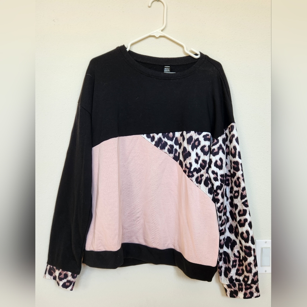 XL/12 Animal print and solid sweater